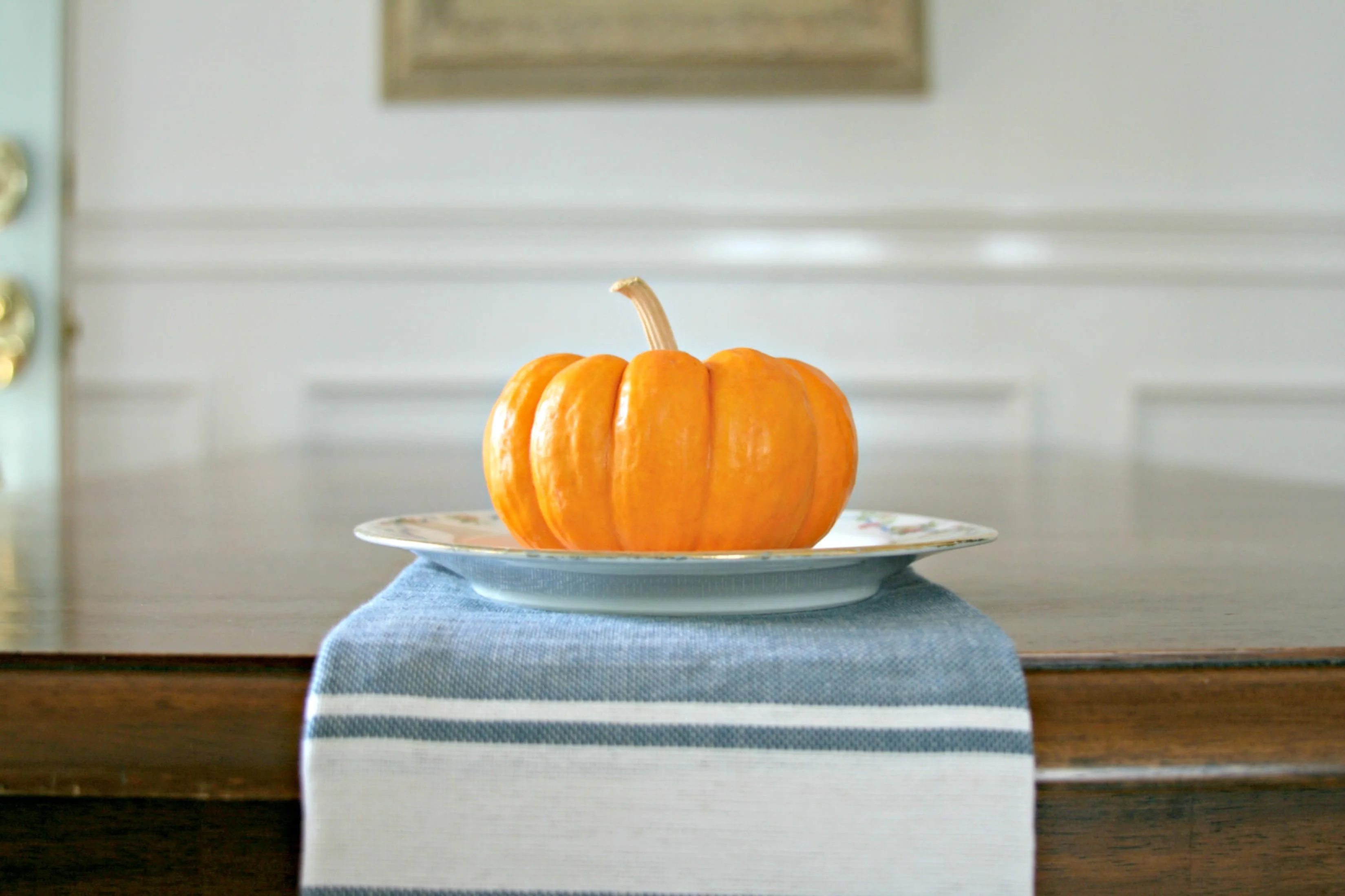 Small Pumpkin table decorating