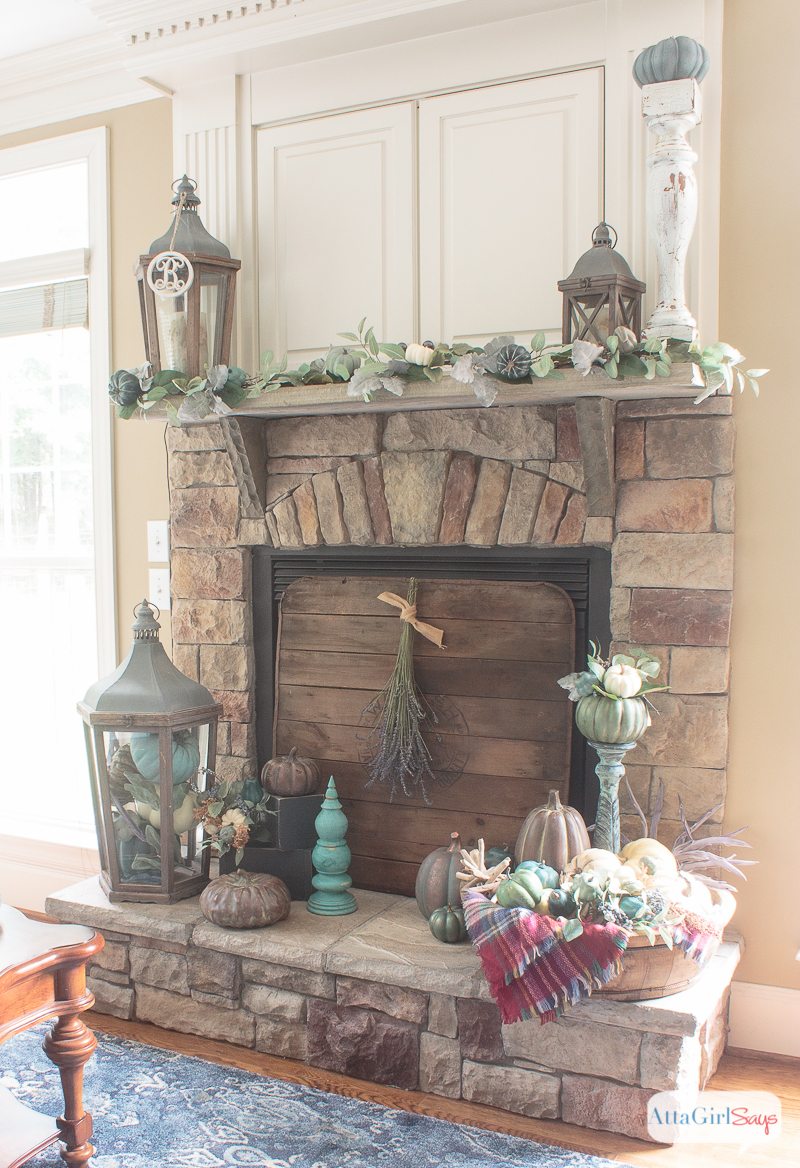 AUTUMN MANTELS DECORATED TO MAKE YOU LINGER LONGER LIFE