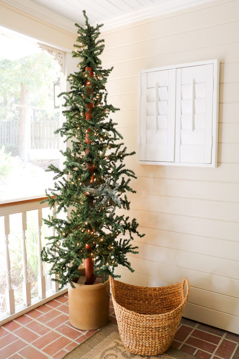 Christmas tree decorating plain