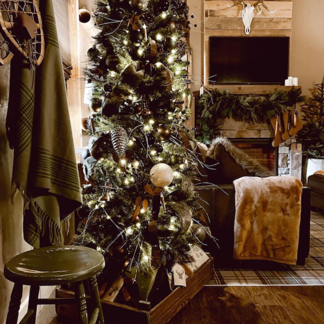 Forest Themed Christmas Tree Ideas (A Cozy Woodland Round-Up)