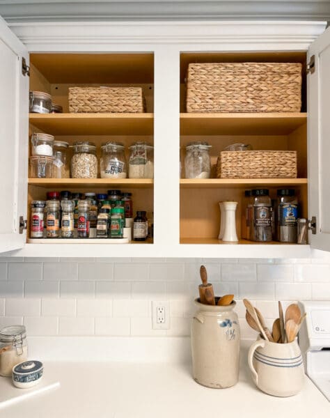 HOW TO ORGANIZE KITCHEN CABINETS AND COUNTERS