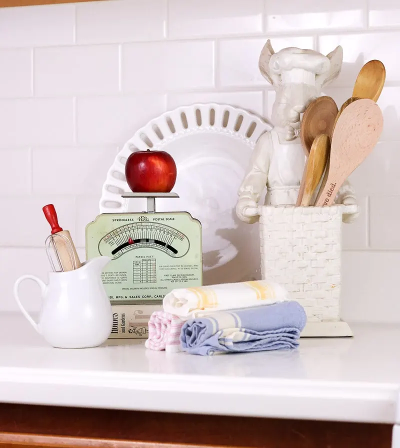 vintage scales using an old fashioned mail scale and other accessories in the kitchen