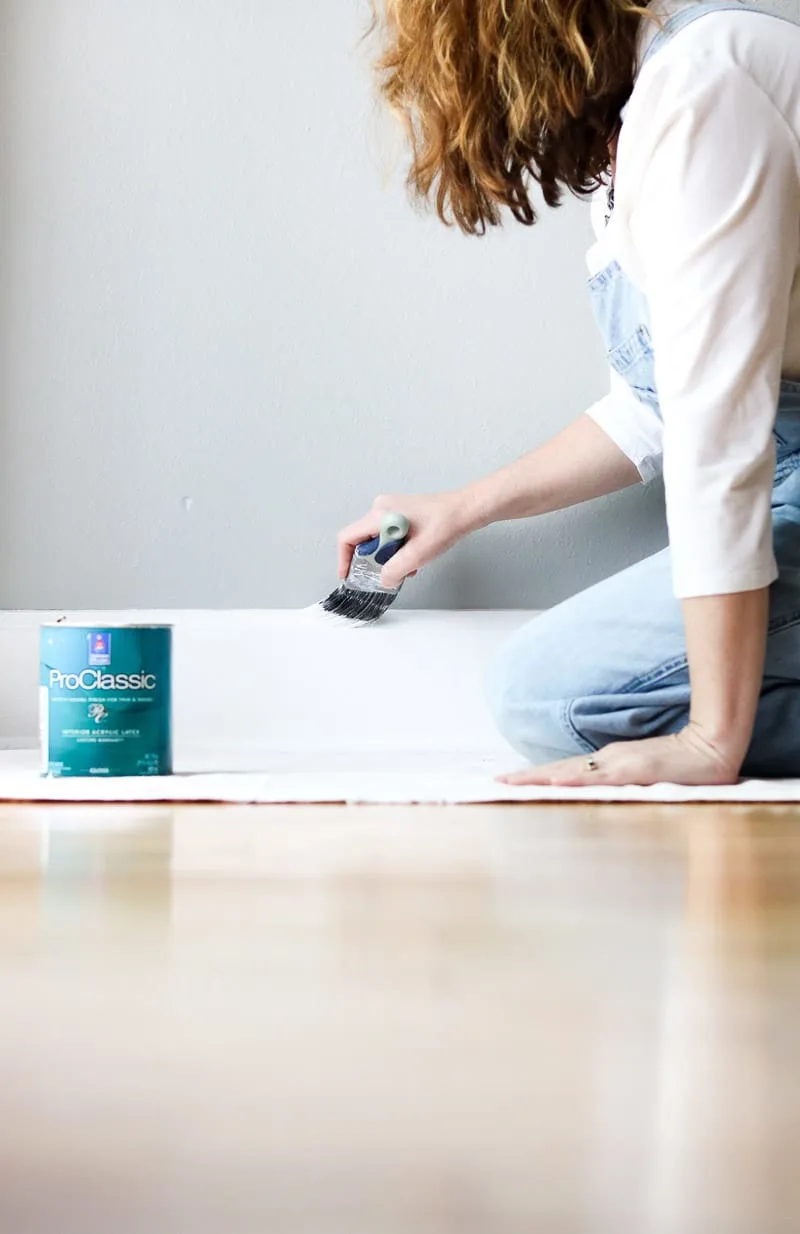 Painting a room trim work