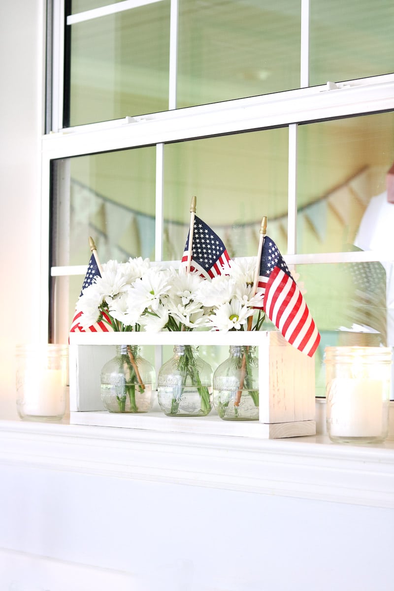Independence day decorating ideas in the kitchen with daisies and flags
