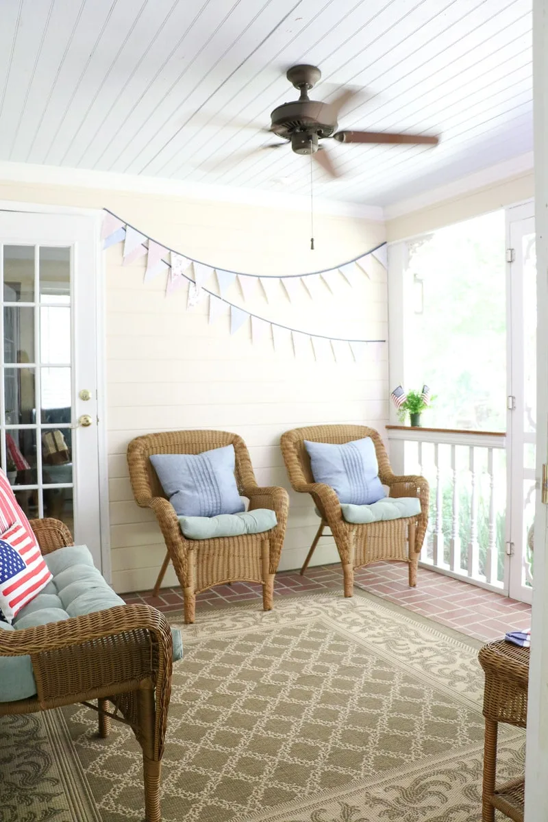 July 4th decorating ideas on the back porch