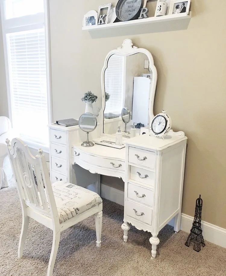 Using Chalk Paint by Shabby Chic Charming chalk painted vanity