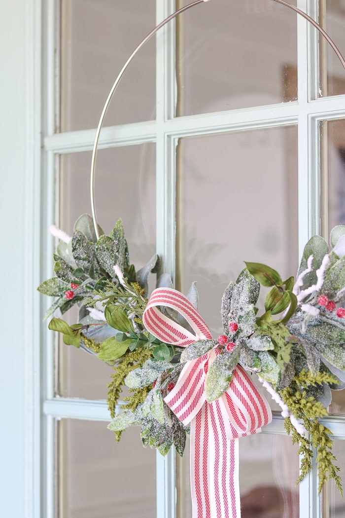 Christmas decorating ideas for front porches using a asymmetrical wreath