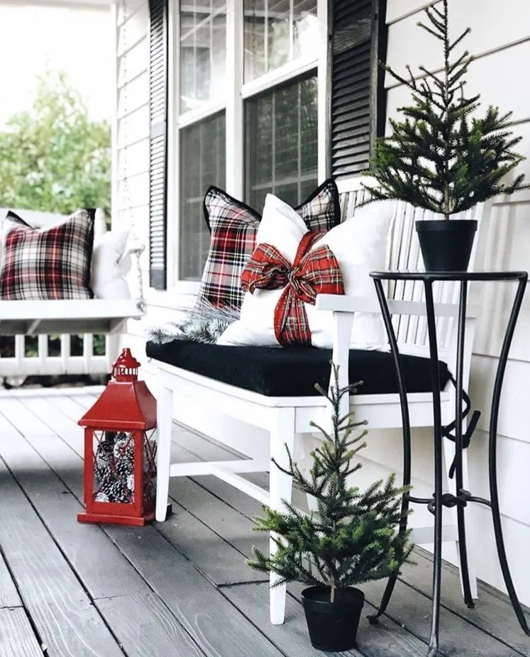 Christmas decorating ideas for porches by Home Hydrangea Christmas plaid and lanterns and mini trees