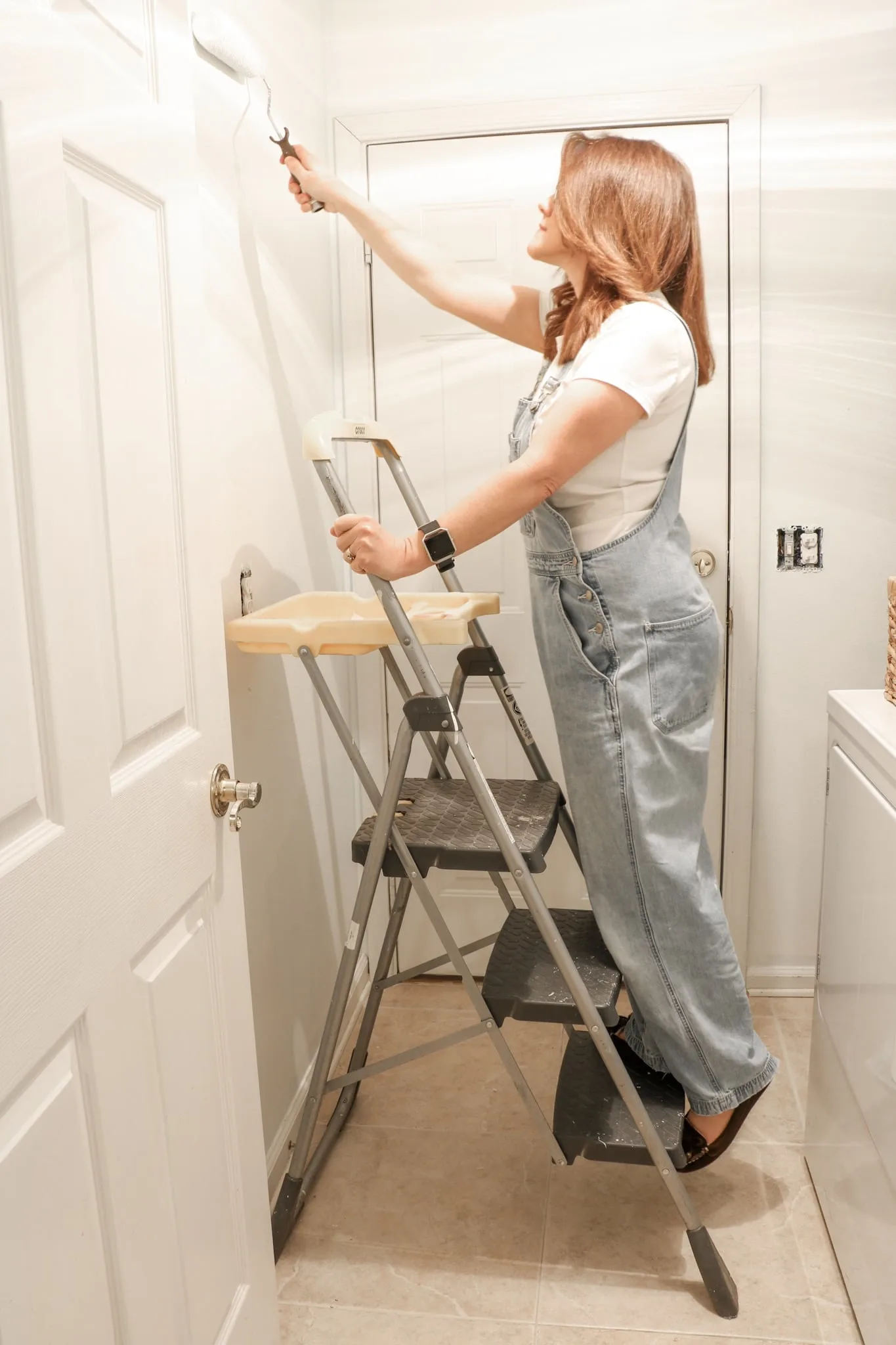 How to paint walls white with roller