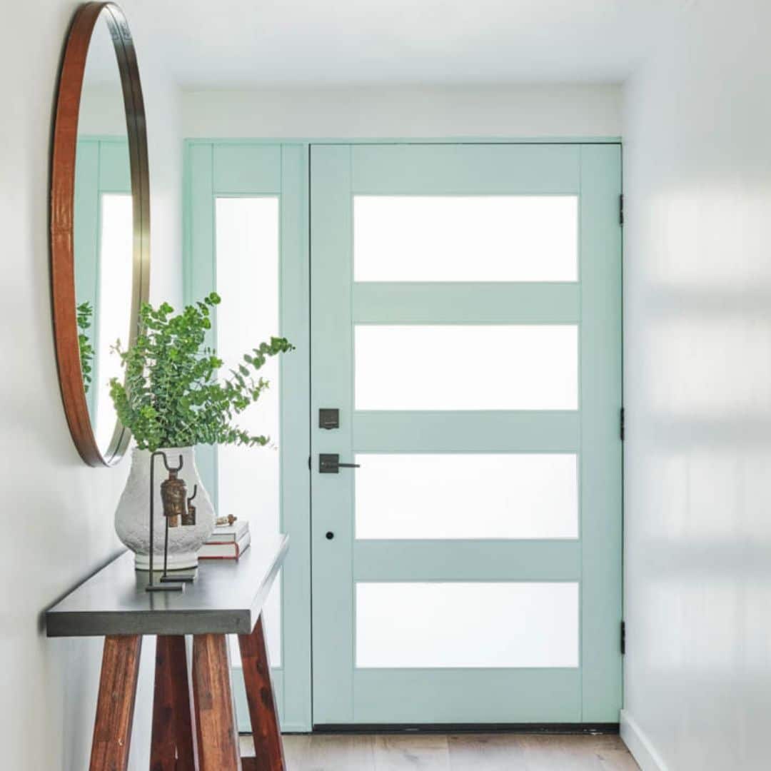 Minty Fresh DE5687 is to 2020 color of the year from Dunn-Edwards painted on the inside of a front door