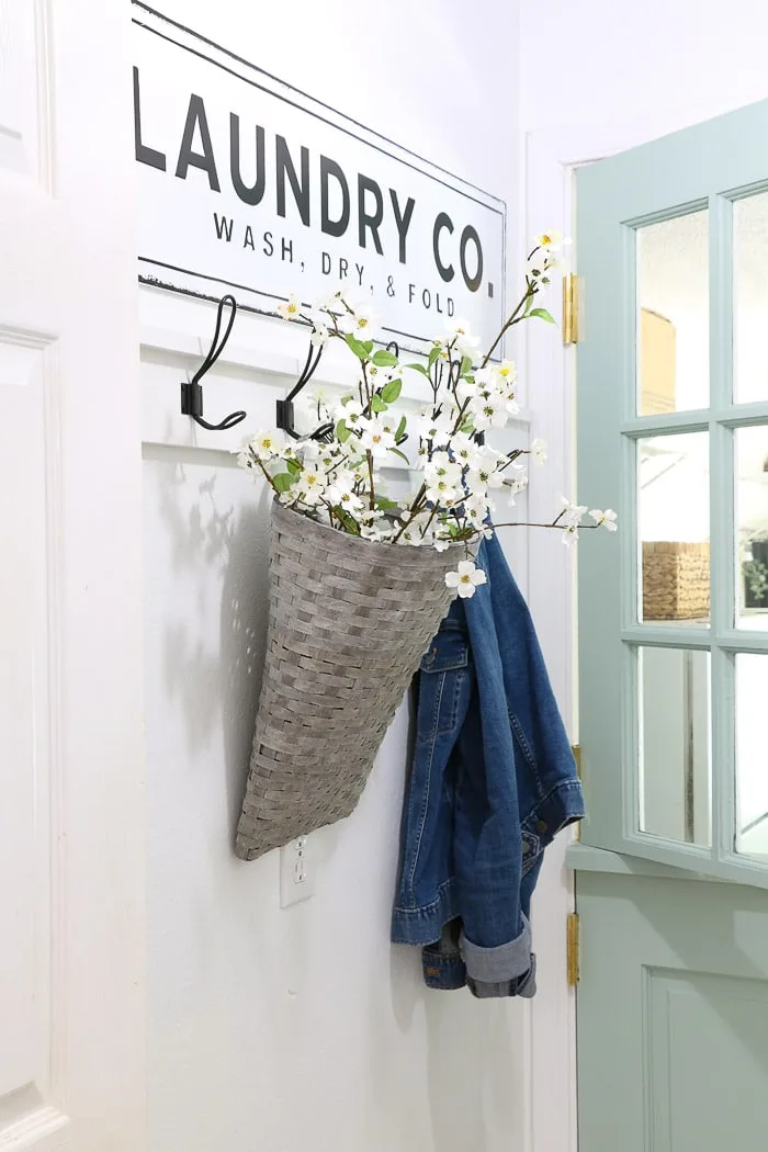 Small laundry room makeover using decorating