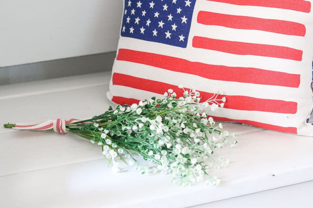 Easy Patriotic Decor Ideas Using Red, White and Blue Decorations