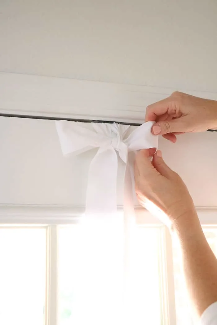how to hang a wreath with ribbon