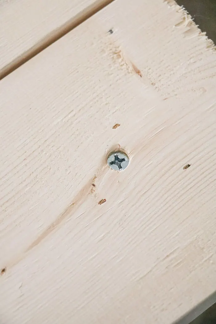 How to build a farmhouse table. Sink screw into wood.