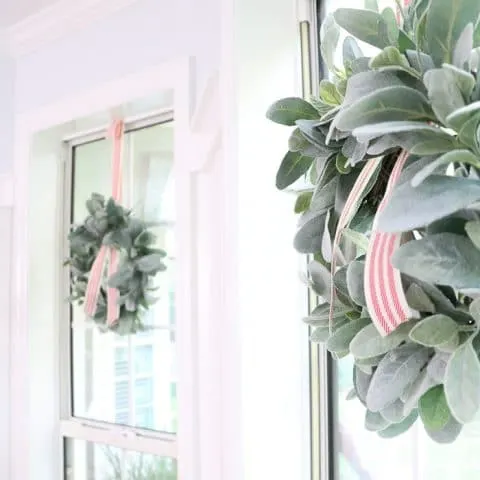 How to hang a wreath on a window with ribbon