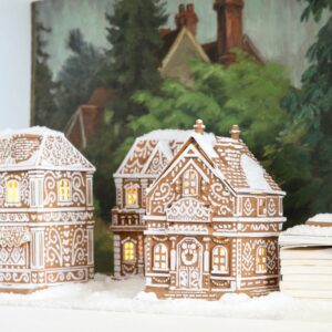 Decorating with gingerbread houses