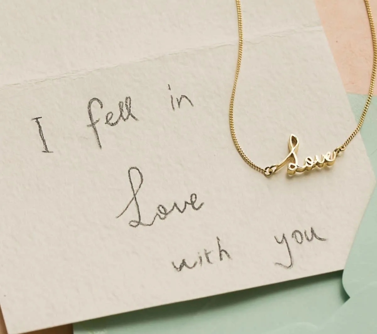Best gift ideas for her of a capsul signature necklace
