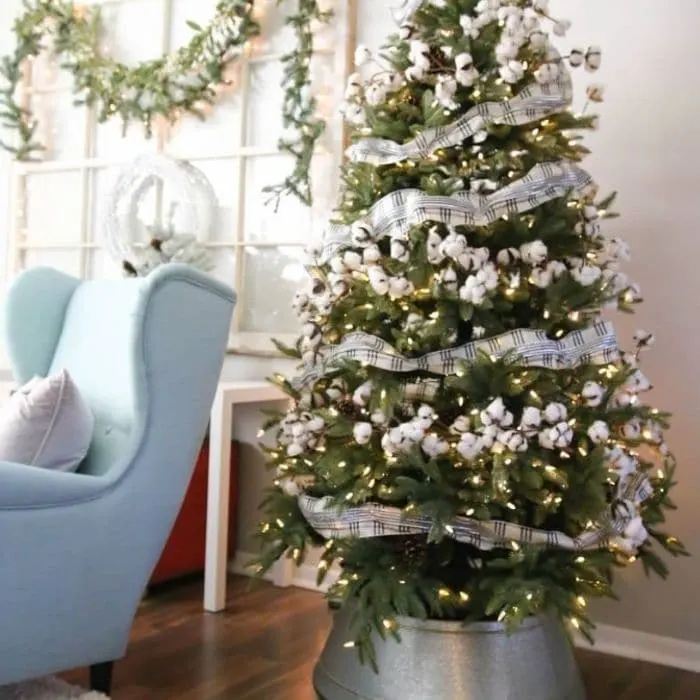 Decorating with Cotton by Purpose Blog with a Christmas tree decorated with cotton garland