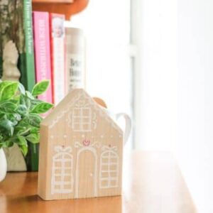 Valentine wooden gingerbread house DIY