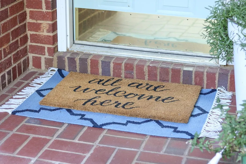 Patriotic layered rug idea for your front porch