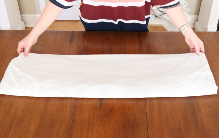 How to fold bed sheets neatly by folding the square again.