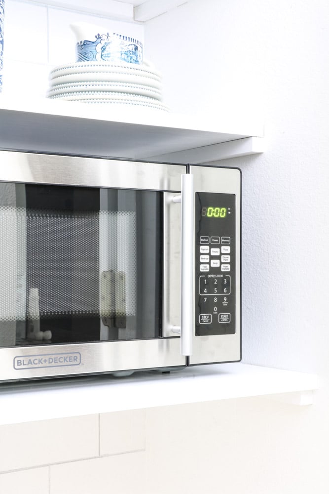 CLEVER STRATEGY FOR A HIDDEN MICROWAVE IN PANTRY