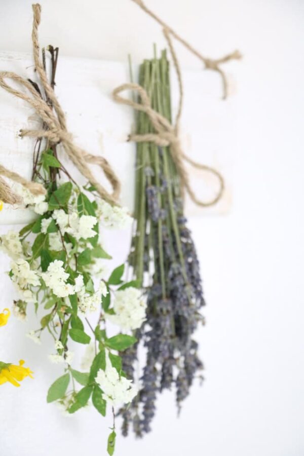 HOW TO MAKE A CHARMING DRIED FLOWER WALL HANGING FOR YOUR HOME