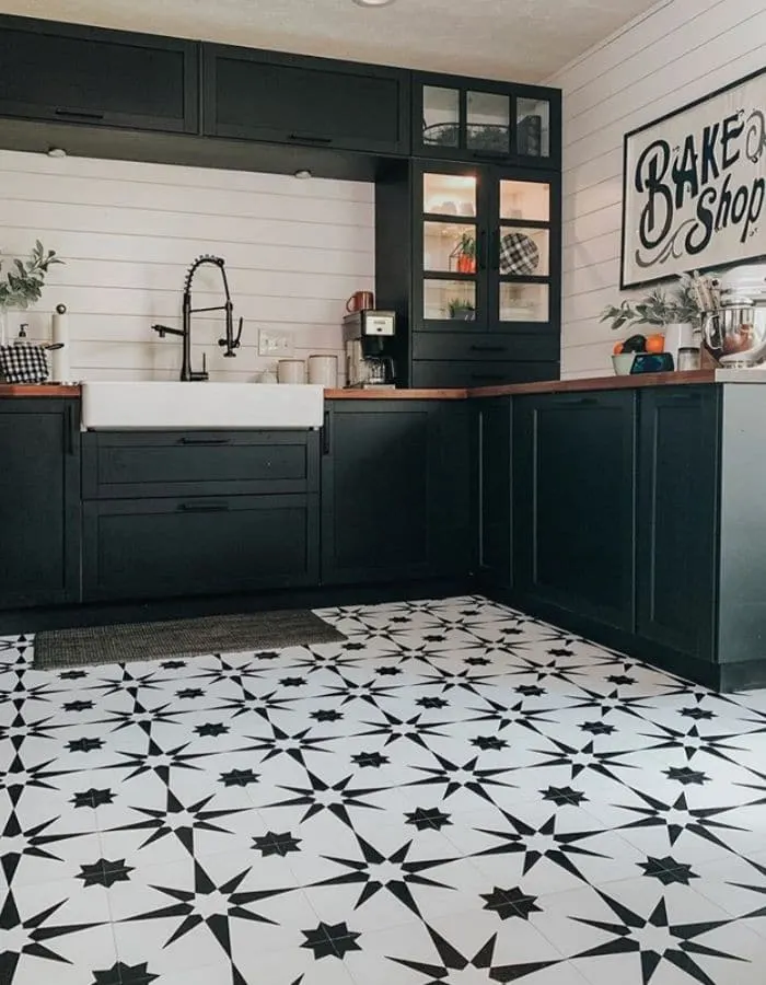 Floor Pops in a farmhouse kitchen by Fontaine Farmhouse