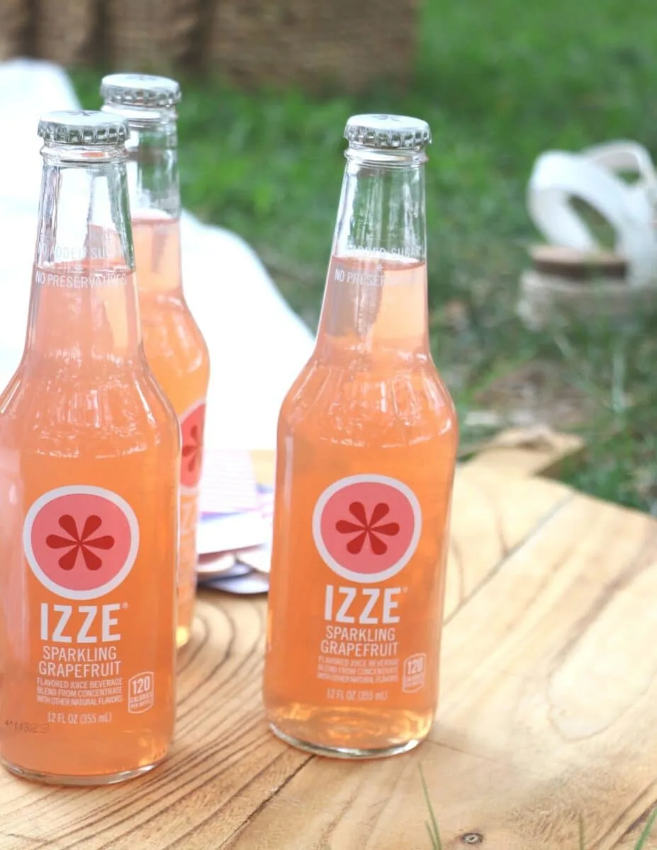 Izze sparkling sodas used for a patriotic picnic