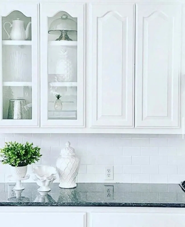 Kitchen cabinets painted Extra White by Sherwin Willaims