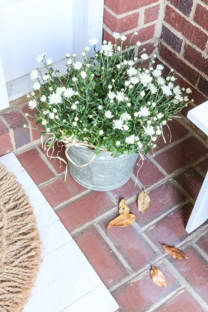 Autumn front porch decorating ideas on a budget