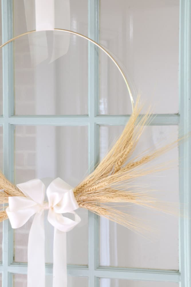 Wheat wreath DIY using a metal gold ring.