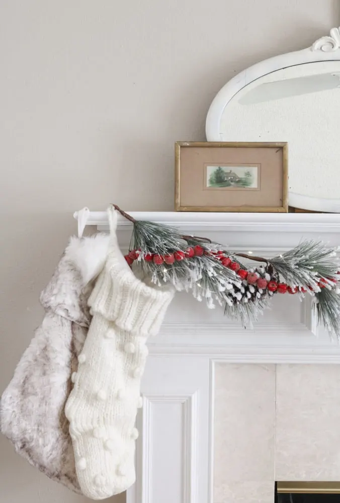 Christmas decorating ideas for your fireplace mantel