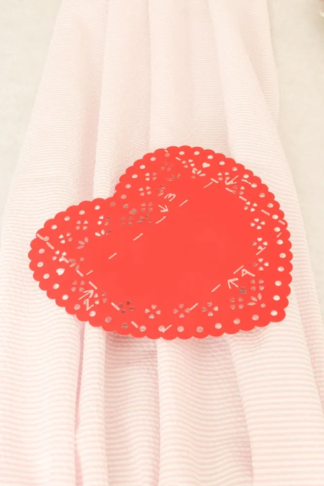 How to make envelopes from heart doilies