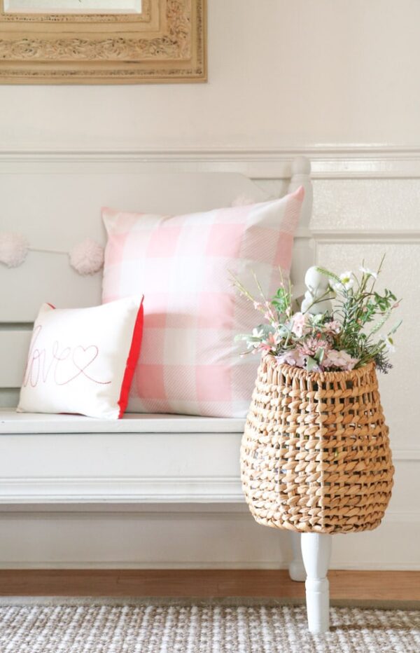Outdoor Valentine Porch Decor Ideas (Simple Farmhouse Style)