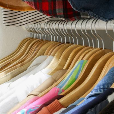 How to Organize Your Closet by Color (Step-by-Step Designer Tips)