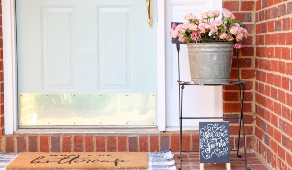 Outdoor Valentine Porch Decor Ideas (Simple Farmhouse Style)