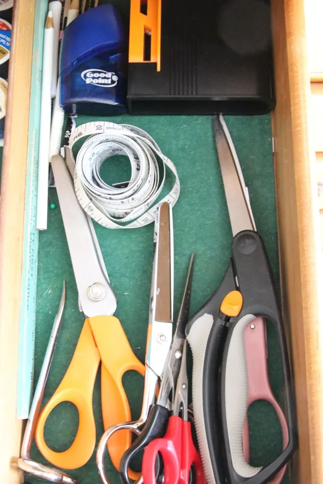 How to organize a sewing drawer for scissors and measuring tapes