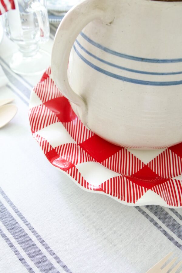 Easy Patriotic Table Setting Idea For A 4th Of July Party