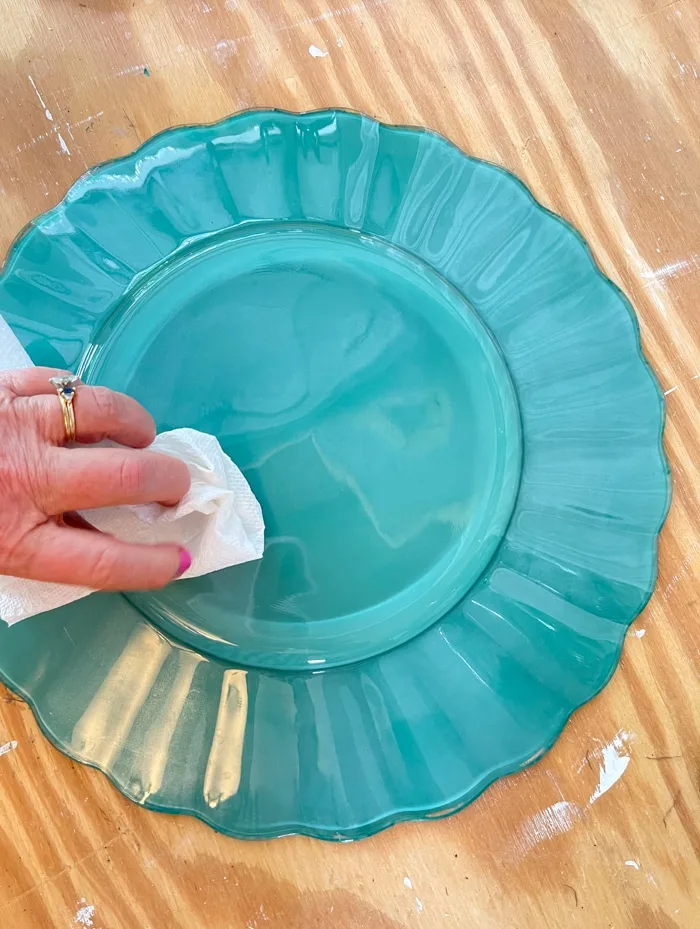 Making a bird bath from glass dishes