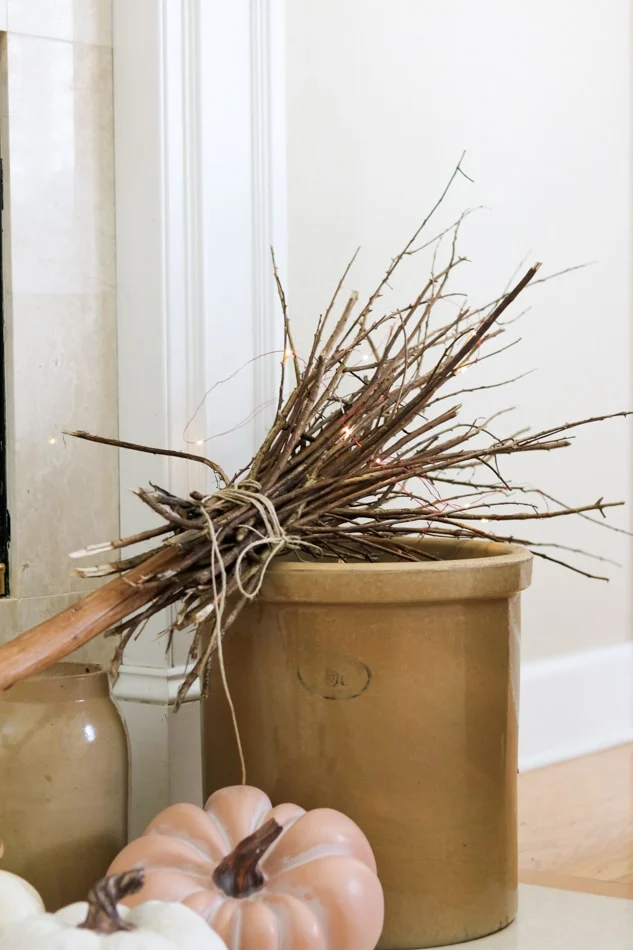 Easy witch broom DIY