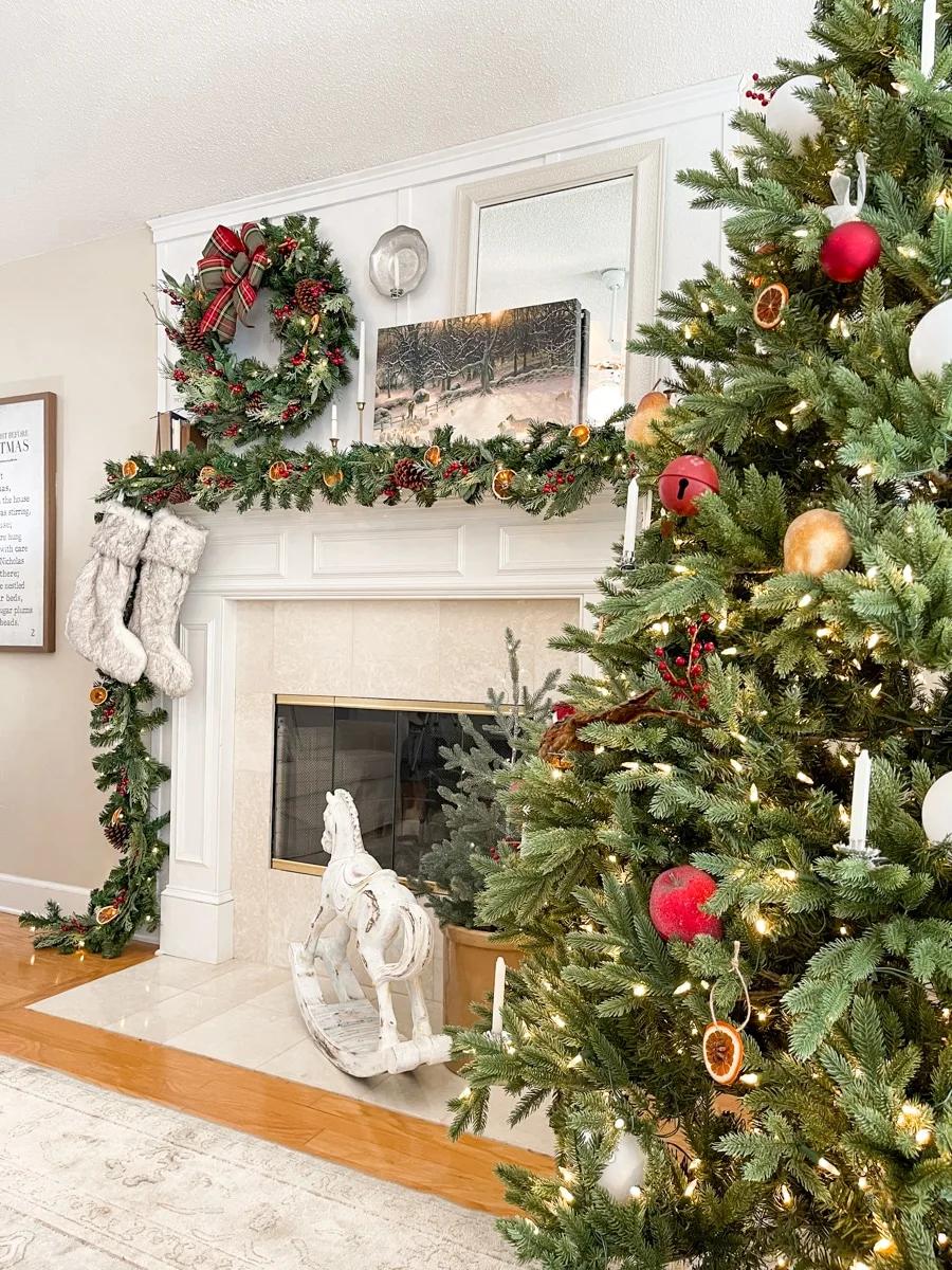 Simple Elegant Farmhouse Christmas Mantel Decorations