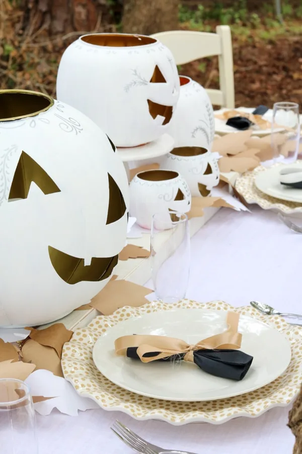 Decorating with ribbon on a Halloween table