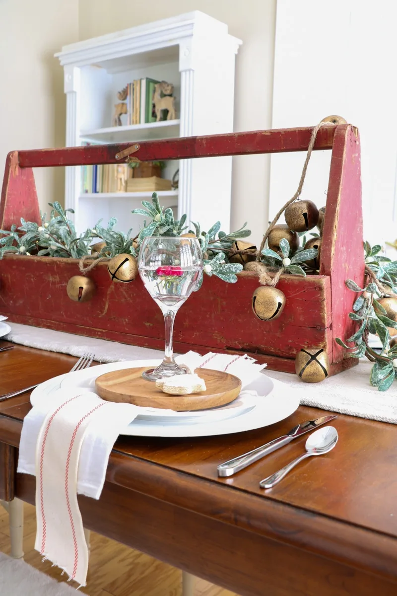 vintage farmhouse Christmas table decorations