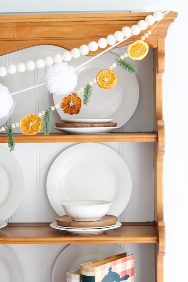 How to dry orange slices to make a beautiful garland