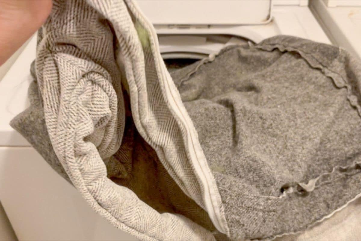 How to Clean Upholstery at Home