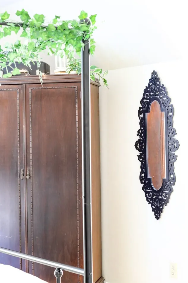Gothic mirror decoration for a Cottagecore bedroom