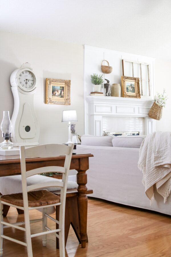 Decorating a Mantel for Spring that is Easy and Inspiring