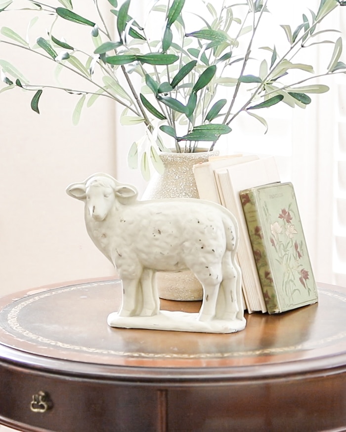 Spring table decoration of lamb