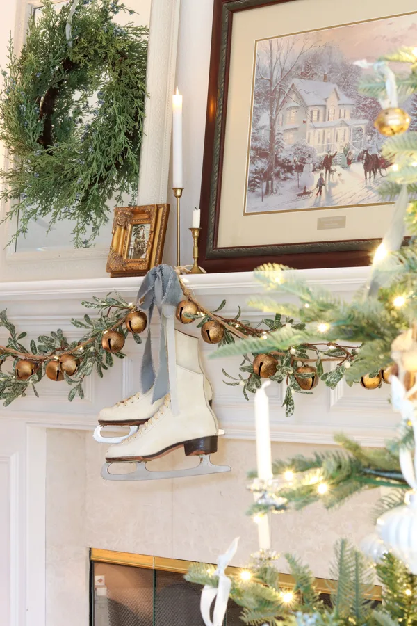 Blue Christmas decoration ideas with a Victorian theme